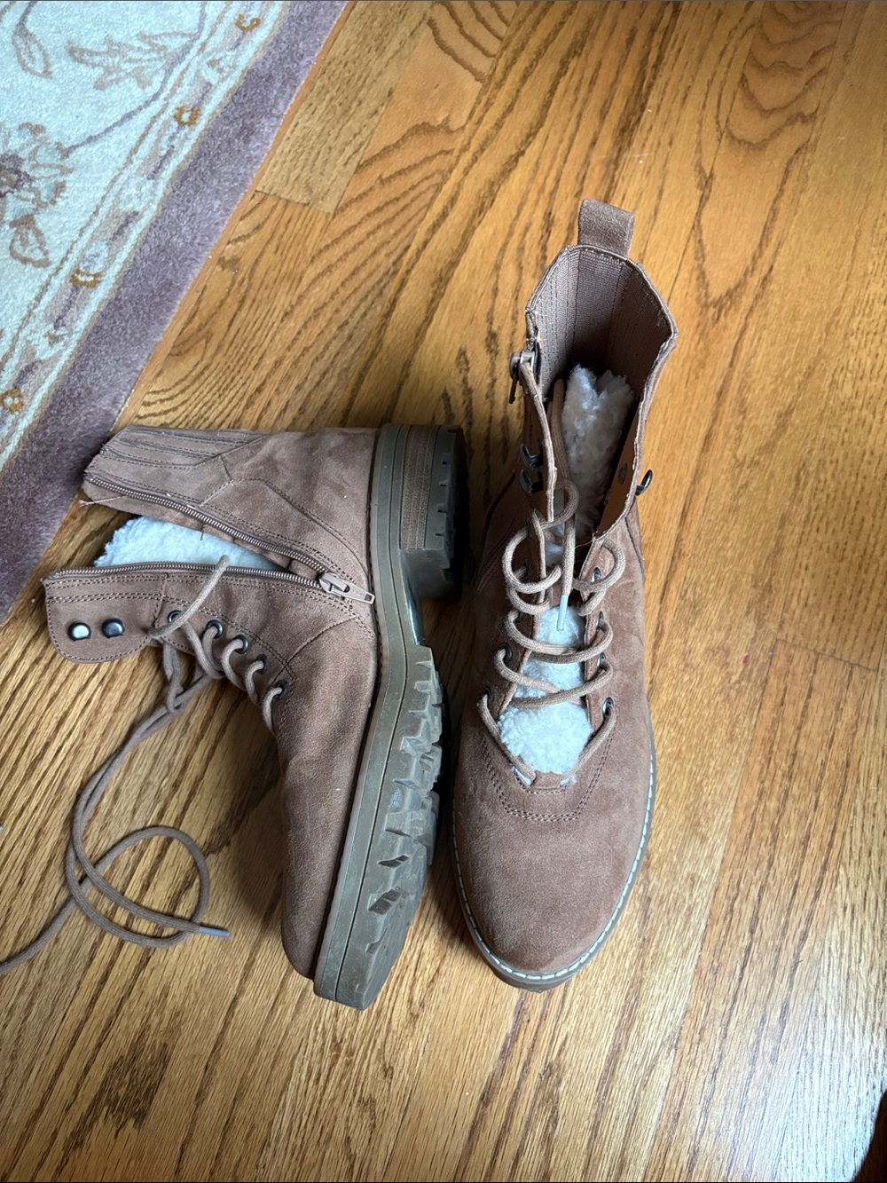 Universal Threads Women’s Brown Suede Lace-Up Ankle Boots with Shearling Lining